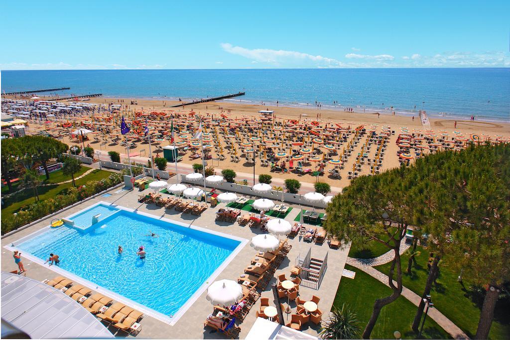 Hotel Cesare Augustus Лидо ди Йезоло Екстериор снимка